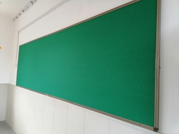学校教室后黑板不同的材质不同的性能,点击这里了解-优雅乐
